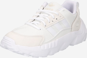 ADIDAS ORIGINALS حذاء رياضي 'ZX 22 C' بـ أبيض: الأمام