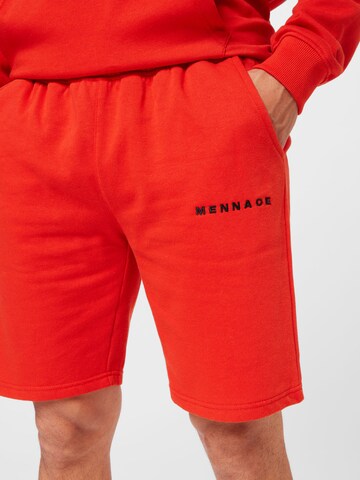 Mennace Regular Shorts in Rot