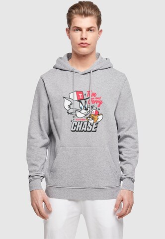 ABSOLUTE CULT Sweatshirt 'Tom and Jerry - Chase' in Grijs: voorkant