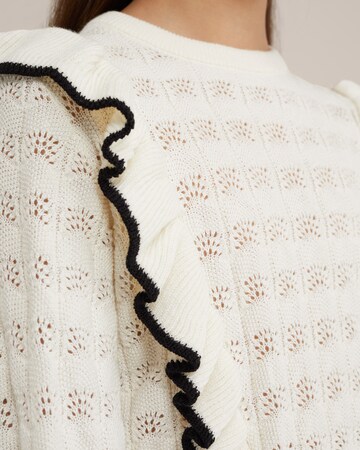 WE Fashion Sweater in White