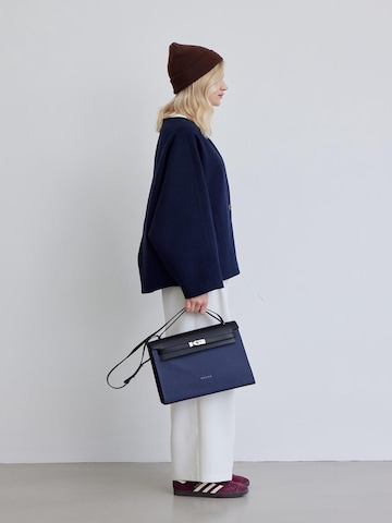 MANUKA Between-Season Jacket in Blue