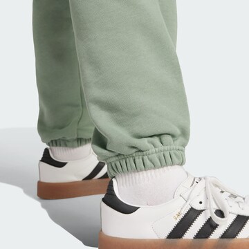 ADIDAS ORIGINALS Tapered Broek 'Essentials' in Groen