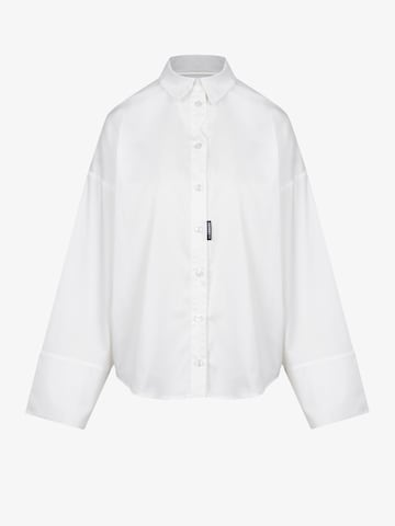 Maglia extra large 'CLARA SHIRT WHITE' di FEMSSY in bianco: frontale