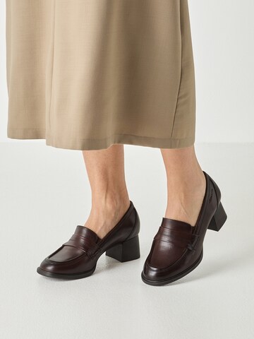 Tamaris Pumps in Brown