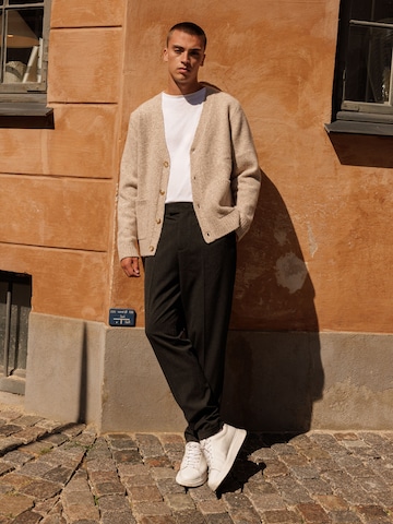 DAN FOX APPAREL Πλεκτή ζακέτα 'Maxim' σε λευκό