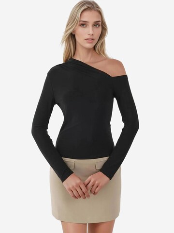 Hiccup Shirt in Schwarz: Vorderseite