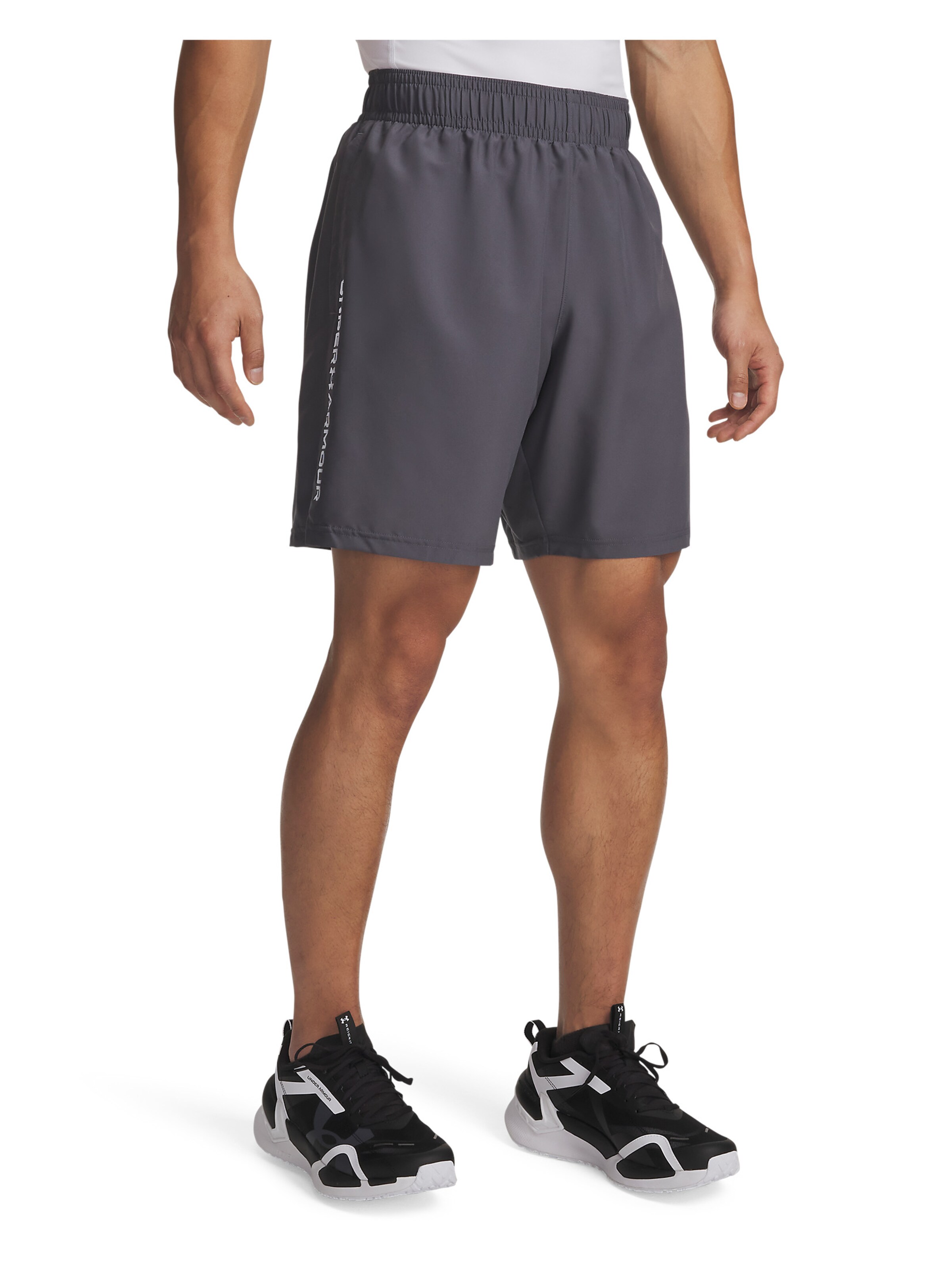 regular Pantaloni sportivi di UNDER ARMOUR in grigio