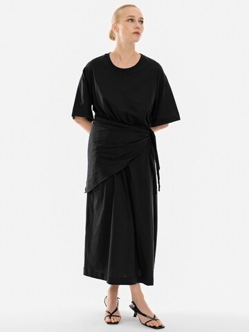 4TAILORS Mekko 'Connect Me' värissä musta