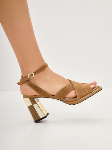 CESARE GASPARI Sandalen met riem in Bruin