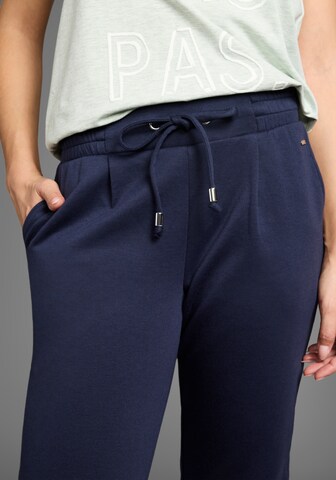 LAURA SCOTT Tapered Pleat-Front Pants in Blue