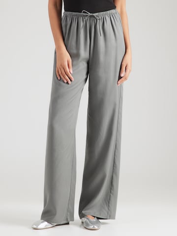 Tally WeijlLoosefit Hlače - siva boja: prednji dio