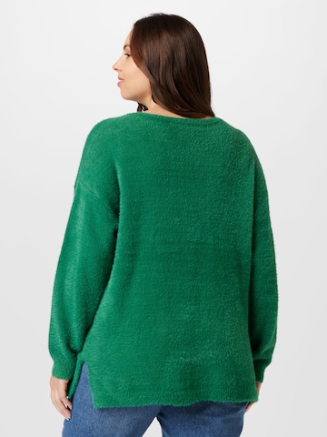Pullover 'PIUMO' di ONLY Carmakoma in verde