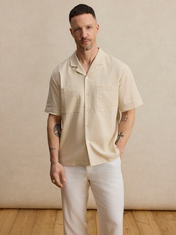 DAN FOX APPAREL Regular fit Риза 'Leonard' в бяло: отпред