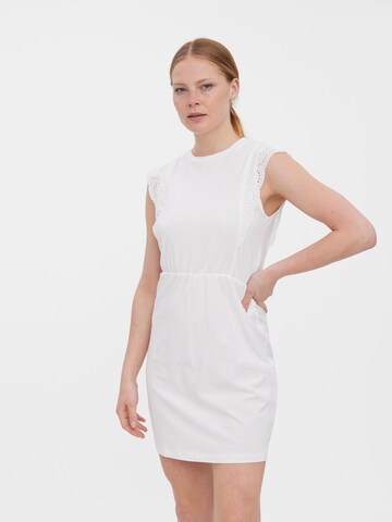 VERO MODA Платье в Белый: спереди