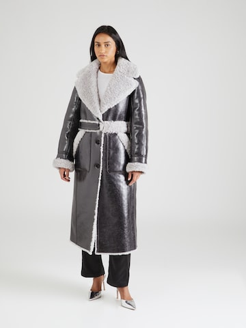 Urban Code Χειμερινό παλτό σε μαύρο: μπροστά