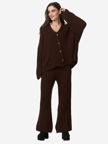 Elara Huispak in Bruin