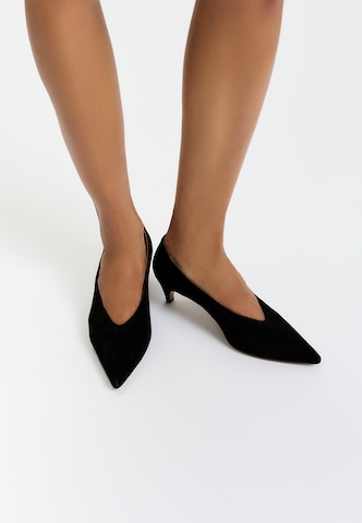 CESARE GASPARI Pumps in Black