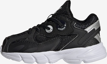 Baskets 'Astir' ADIDAS ORIGINALS en noir : devant