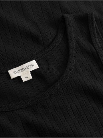 STUDIO FEDER Top in Schwarz