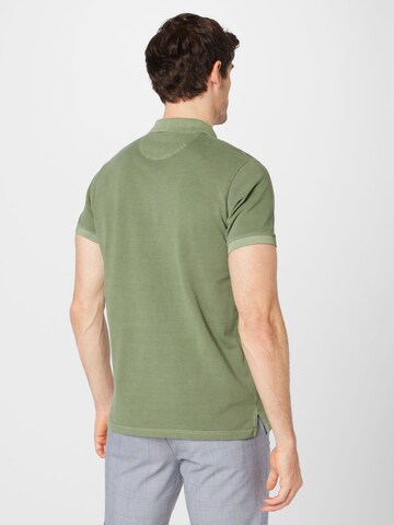 Tricou de la GANT pe verde