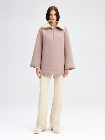 Touche Prive Pullover in Grau: Vorderseite