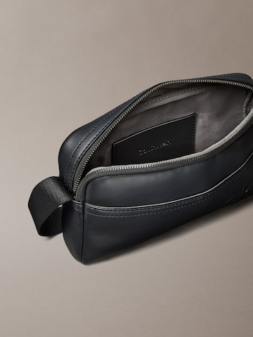 Geantă de umăr de la Calvin Klein pe negru
