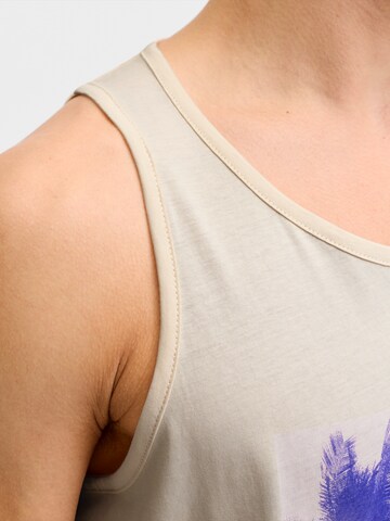 JJ Rebel - Camiseta 'JREBMILES' en beige