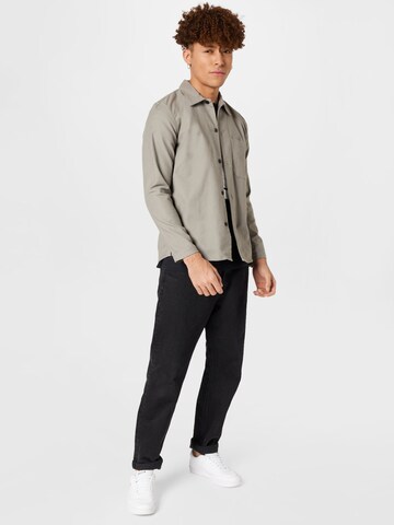 Coupe regular Chemise Club Monaco en gris