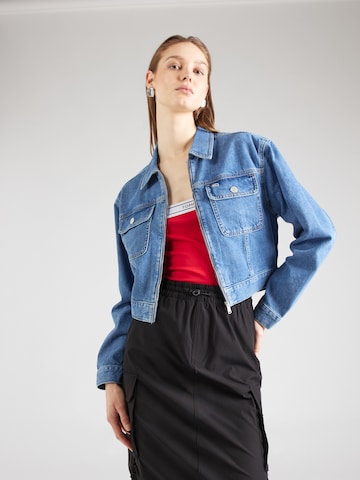 Tommy Jeans Tussenjas 'Claire' in Blauw: voorkant