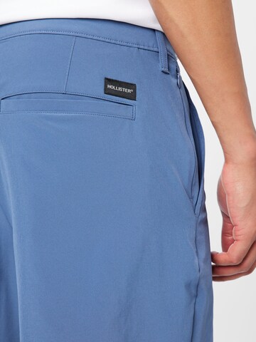 Regular Pantaloni eleganți de la HOLLISTER pe albastru