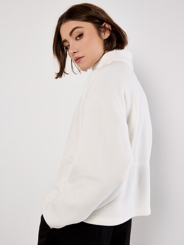 Pullover ' ' di Apricot in bianco