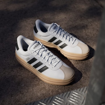 ADIDAS SPORTSWEAR - Sapatilhas baixas 'Court Bold' em branco