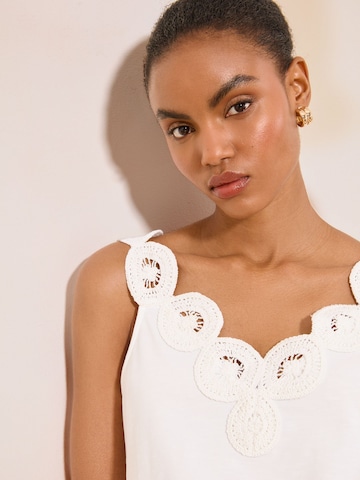 Lipsy Top in Weiß