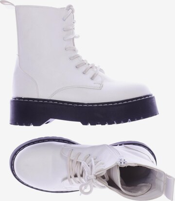 NA-KD Dress Boots in 40 in White: front