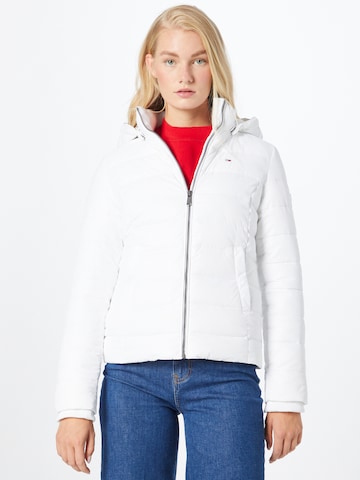 Tommy Jeans Зимняя куртка в Белый: спереди