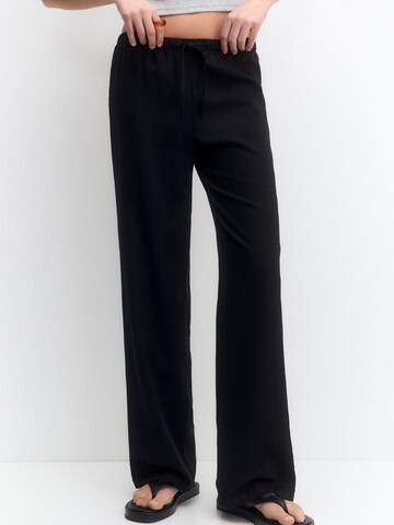 Pull&Bear Regular Trousers in Black