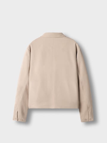 Burocs Between-Season Jacket 'Zipped' in Beige