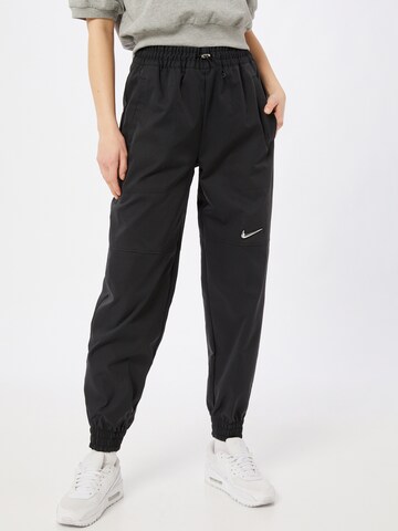 Tapered Pantaloni de la Nike Sportswear pe negru: față