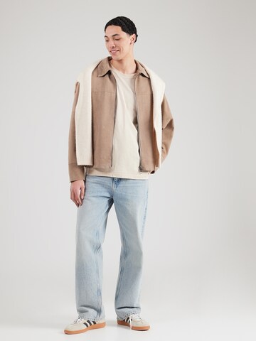 GUESS - Camiseta en marrón