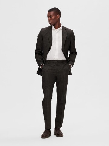 Coupe slim Pantalon à plis 'Neil' SELECTED HOMME en marron