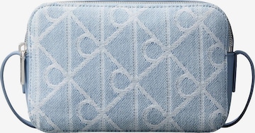 Calvin Klein Kameratasche in Blau: Vorderseite