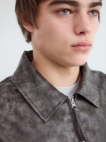 BALMOHK Välikausitakki värissä musta