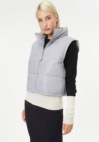 Gipsy Vest in Grey: front