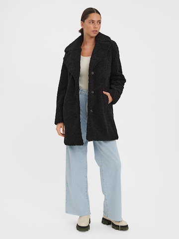 VERO MODA Between-Seasons Coat 'Kylie' in Black