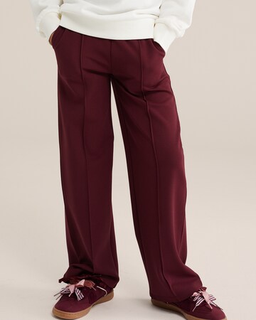 WE Fashion Regular Trousers in Red: front