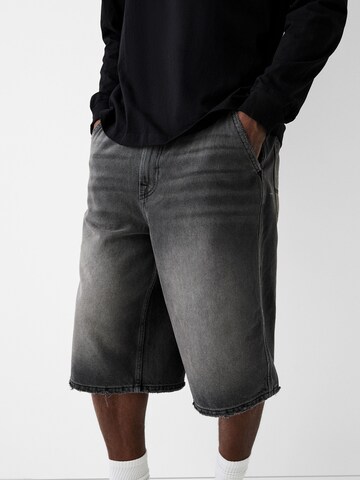 Bershka Loosefit Shorts in Schwarz