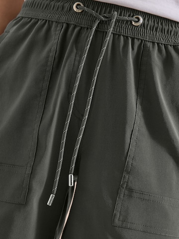 CECIL Loosefit Shorts in Grün