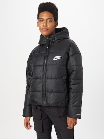 Nike Sportswear Winterjas in Zwart: voorkant