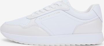 TOMMY HILFIGERNiske tenisice 'CHIC' - bijela boja: prednji dio