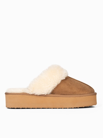 Island Boot Пантофи 'EMESTA' в кафяво